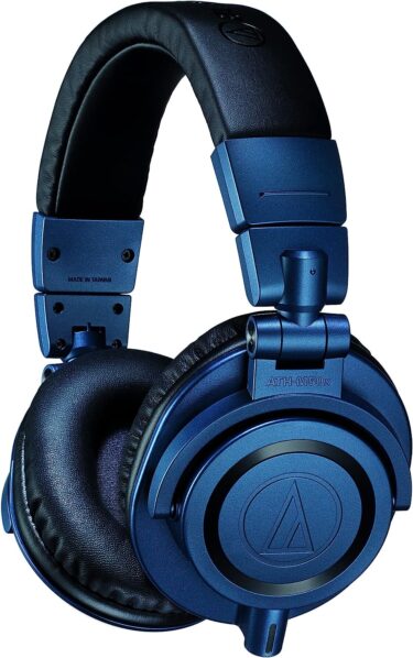 【audio-technica ATH-M50xDS ディープシーのレビュー】全世界で売れているプロフェッショナルモニターヘッドホン。音楽制作の相棒の他、ゲームにもいい【オーディオテクニカ Deepsea】